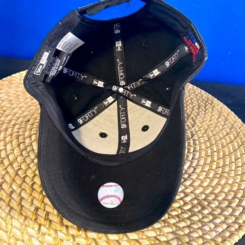 NWT Youth New Era Youth 9Forty Team Miami Marlins Adjustable Black Cap